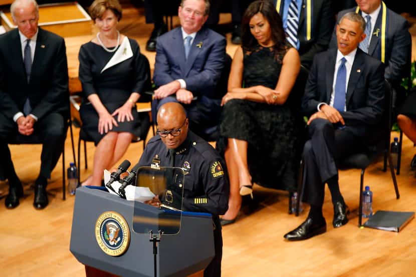 President Barack Obama mouths the words of a Steve Wonder song along with Dallas Police...