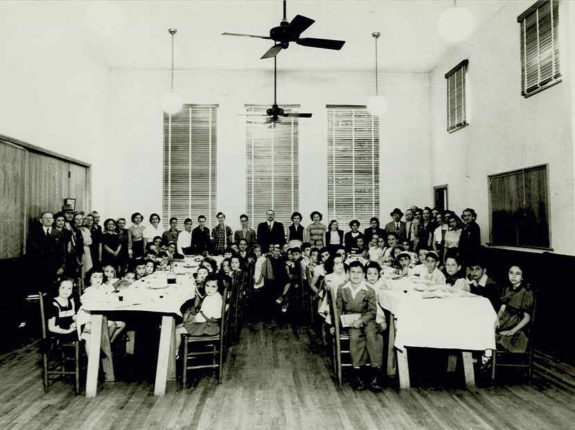 A photo from the 1940s showing members of the Tiferet Israel Grand Avenue Religious School.