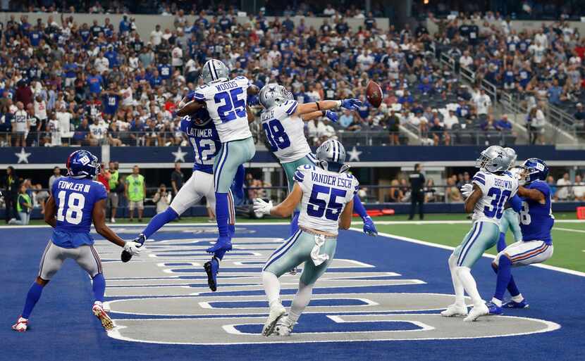 Dallas Cowboys strong safety Jeff Heath (38) knocks the ball away on a hail mary attempt to...