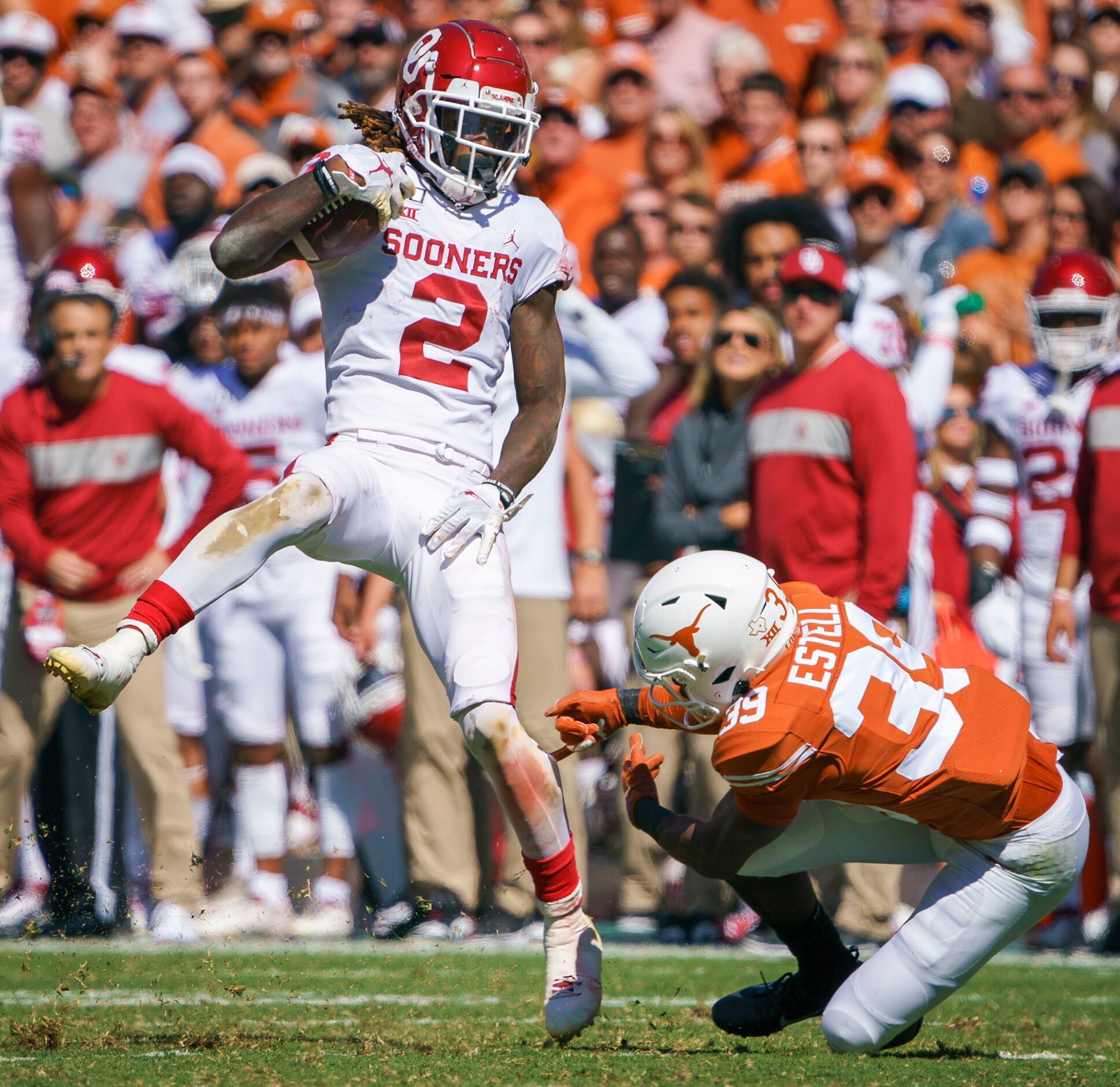 Oklahoma wide receiver CeeDee Lamb (2) spins away from Texas defensive back Montrell Estell...