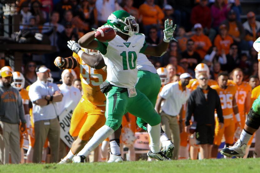 Nov 14, 2015; Knoxville, TN, USA; North Texas Mean Green quarterback DaMarcus Smith (10)...