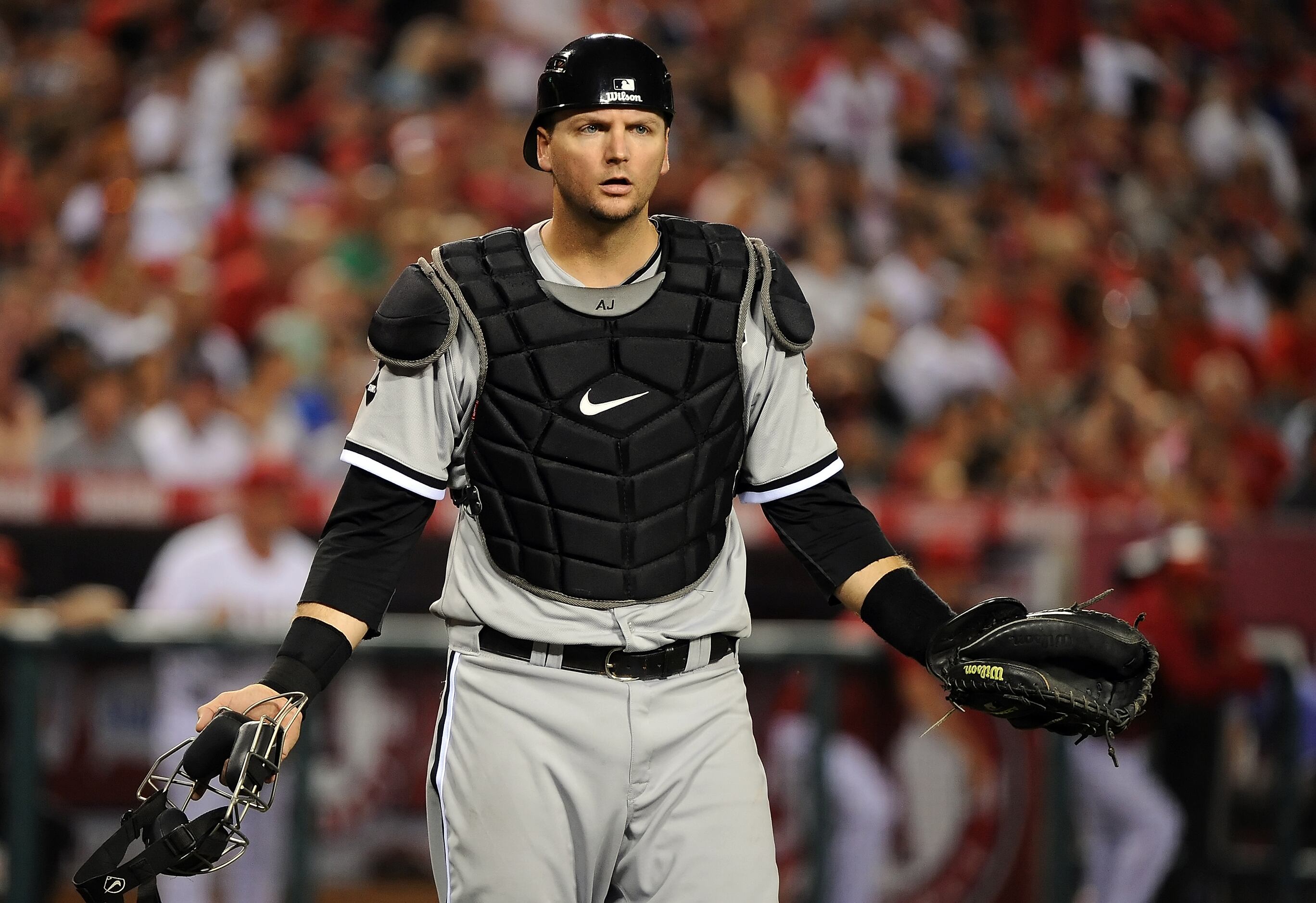 Source: Rangers meet with free agent catcher A.J. Pierzynski in