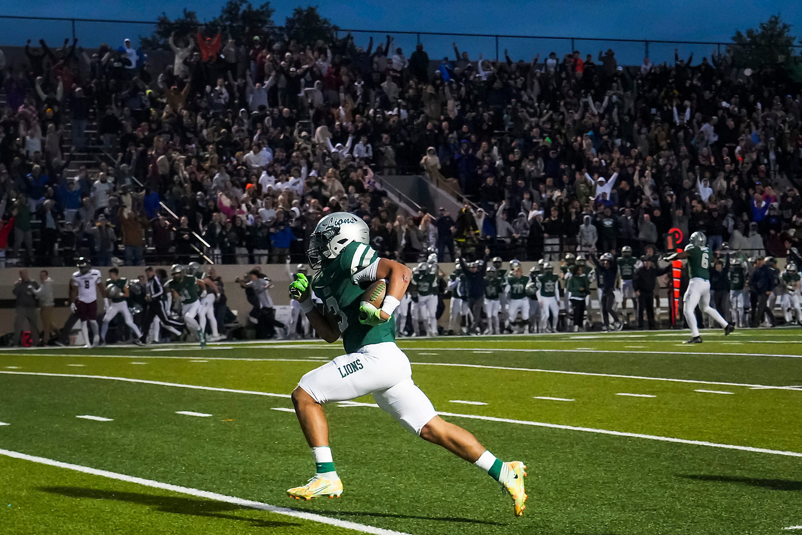 Frisco Reedy running back Dennis Moody (3) heads for the end zone on  37-yard touchdown...