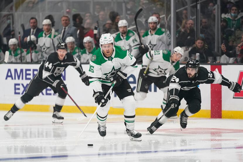Dallas Stars center Joe Pavelski (16) controls the puck during the third period of an NHL...