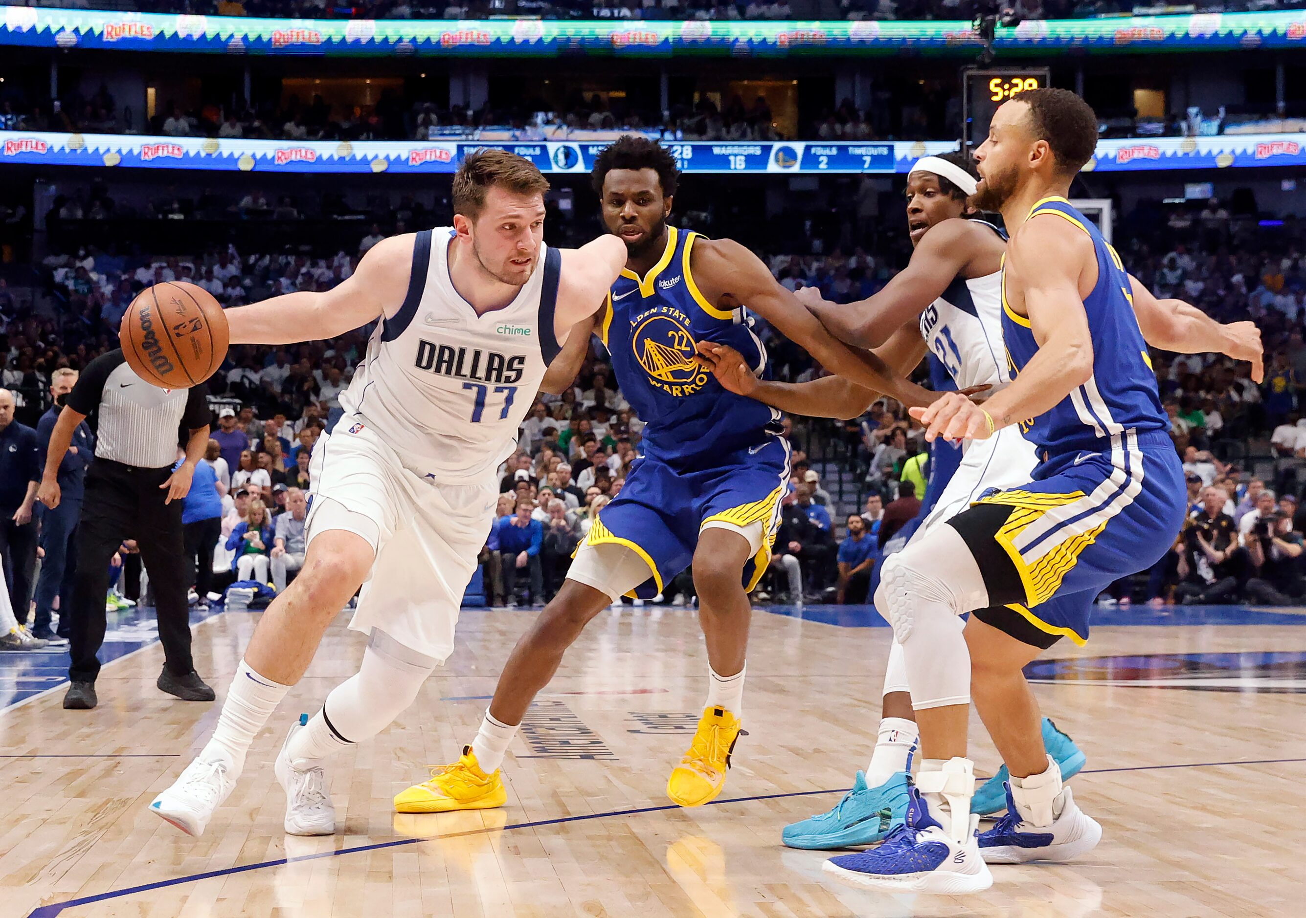 Dallas Mavericks guard Luka Doncic (77) eludes Golden State Warriors forward Andrew Wiggins...