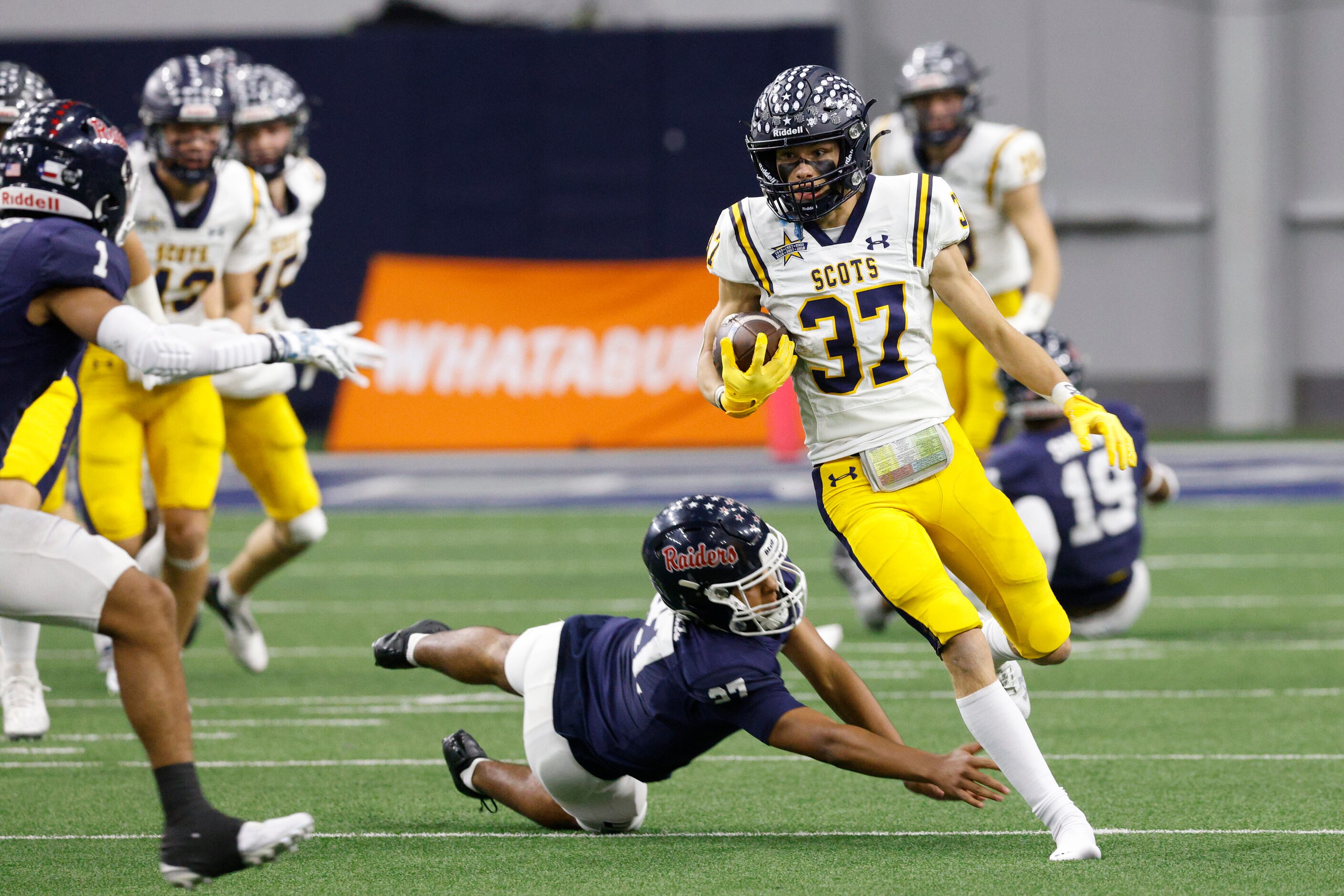 Denton Ryan kicker Daniel Rodriguez (27) dives at Highland Park wide receiver Cannon Bozman...