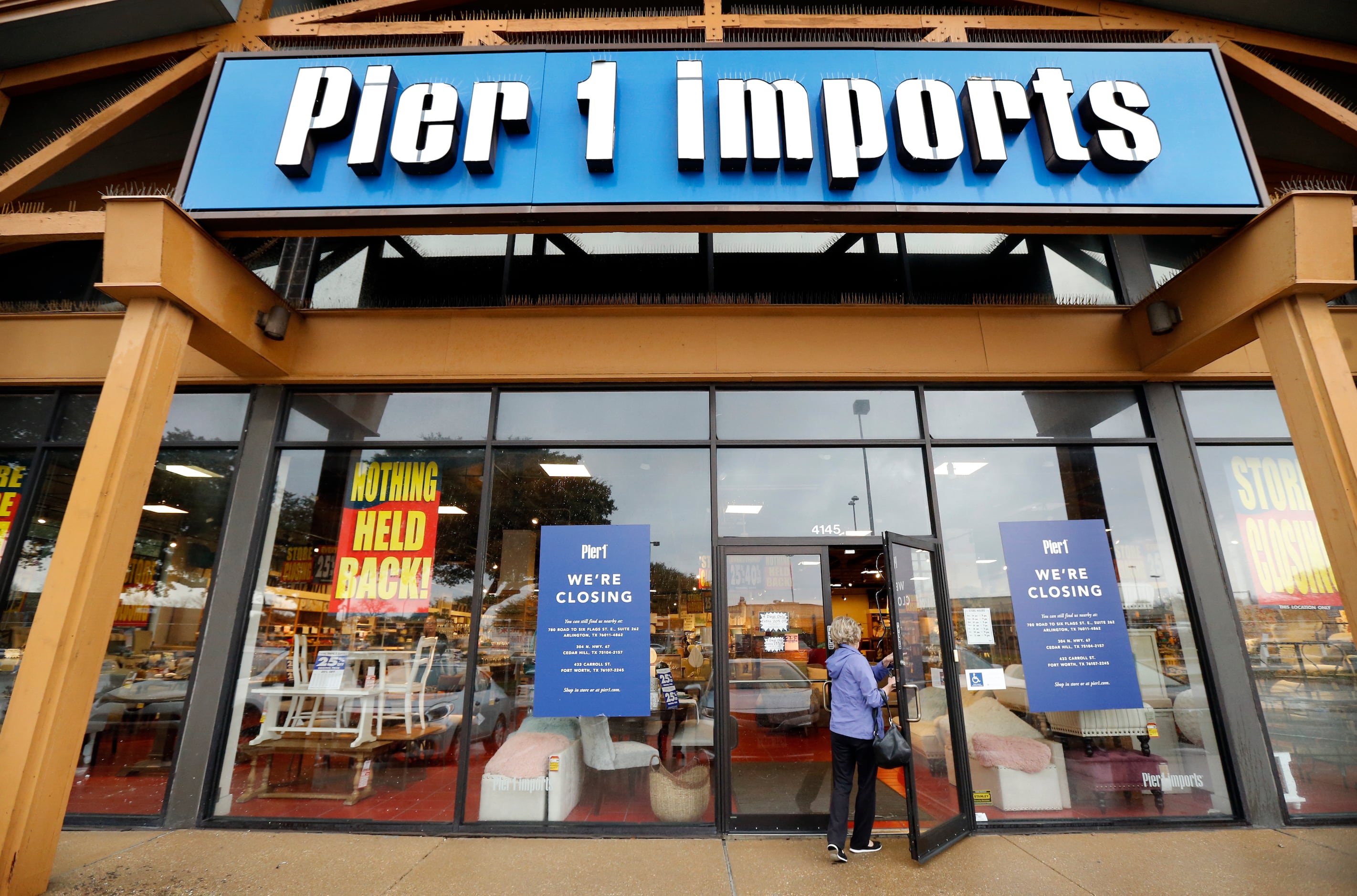 Pier 1 files for Ch. 11 bankruptcy as talks with potential buyers continue