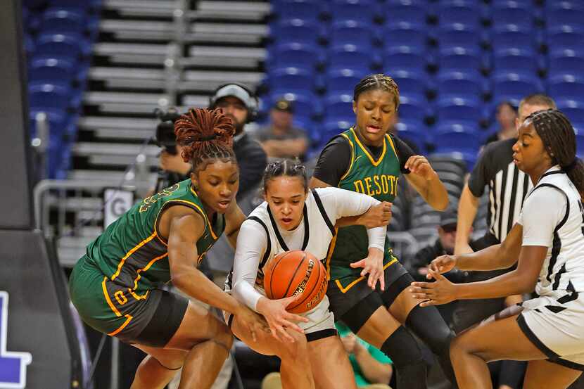 Desoto Amayah Garcia (25) tries to make a steal on Clark Cougars’ Kamryn Griffin (24) in...