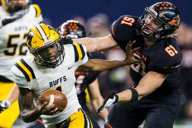 Aledo defensive lineman Oliver Crow (61) threatens Fort Bend Marshall quarterback Malik...