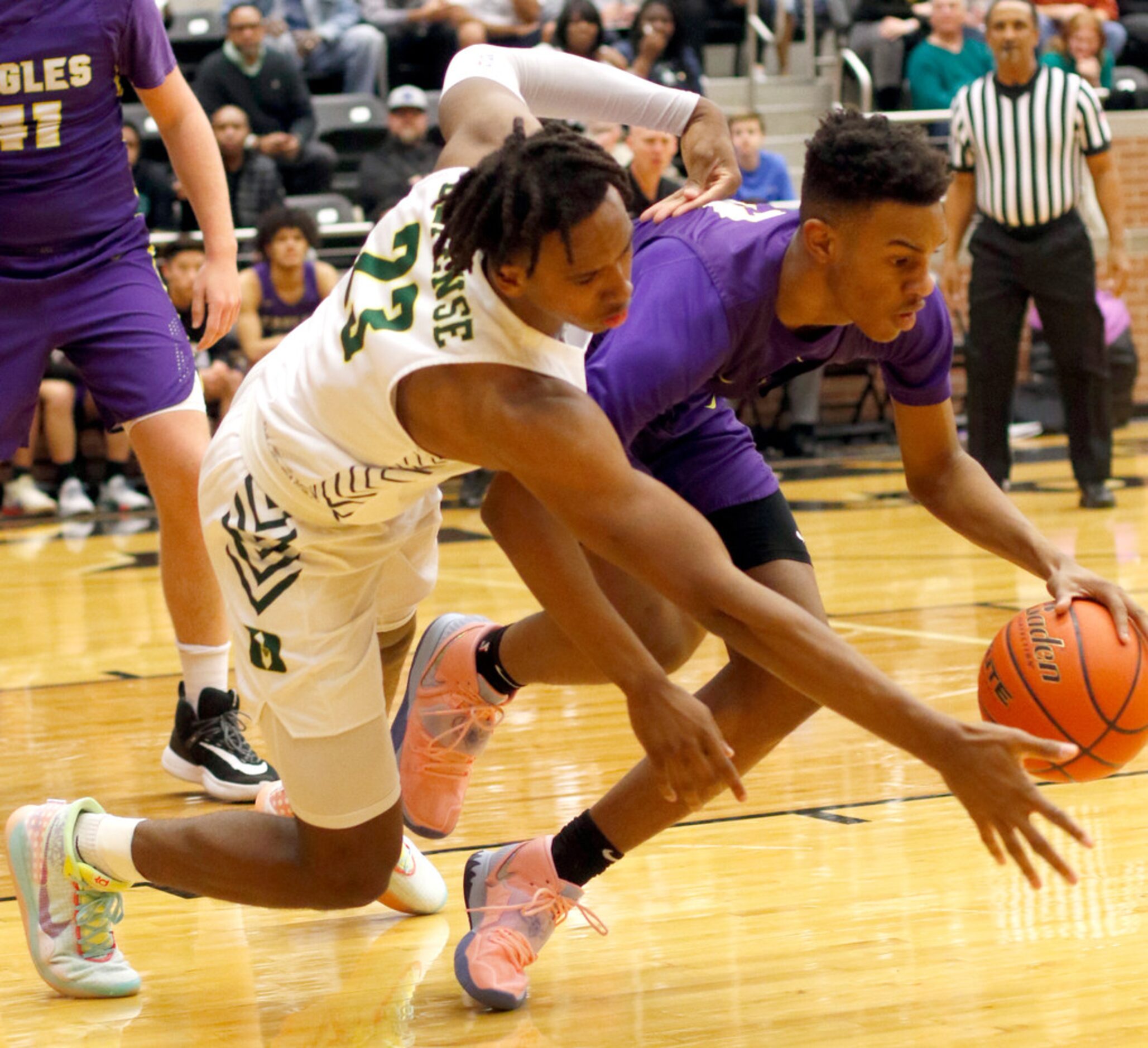 Richardson guard Rylan Griffen (3), right, battles DeSoto post Tavion Carroll (23) for a...