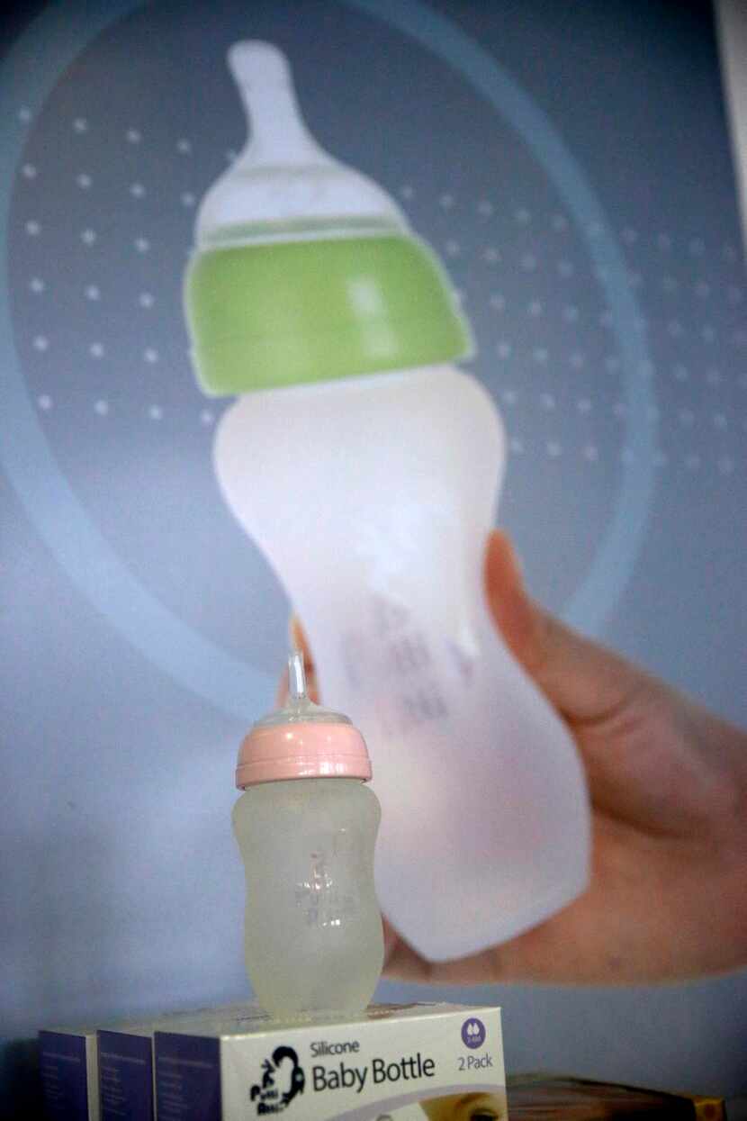 
The PuttiAtti silicone baby bottle.
