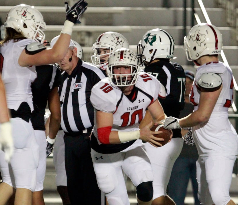 Lovejoy's Bumper Pool (10) celebrates his fumble recovery during the first quarter half of a...