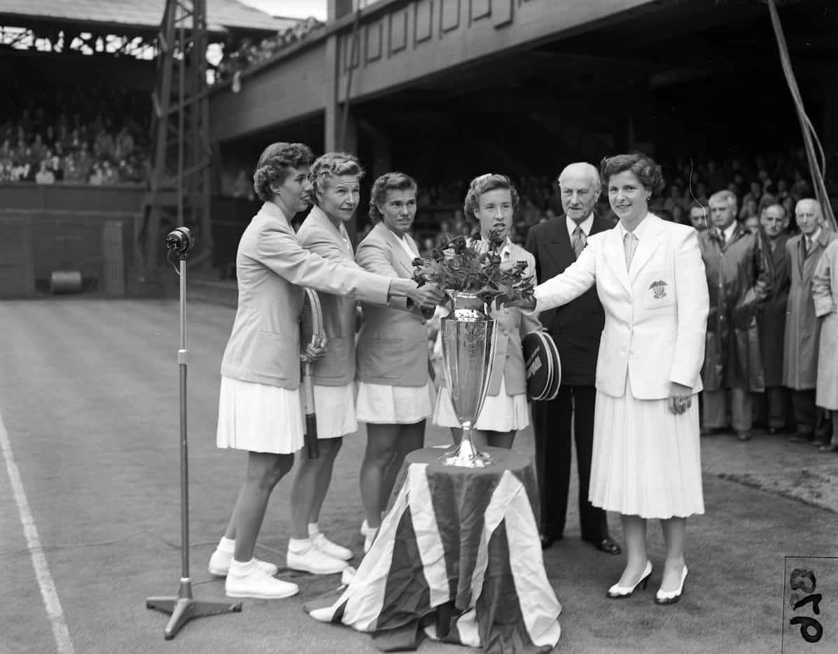 12th June 1954:  The victorious American tennis team pose with the Wightman Cup after...