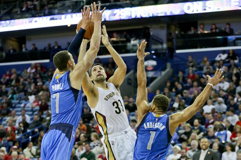 Jan 6, 2016; New Orleans, LA, USA; New Orleans Pelicans forward Ryan Anderson (33) shoots...