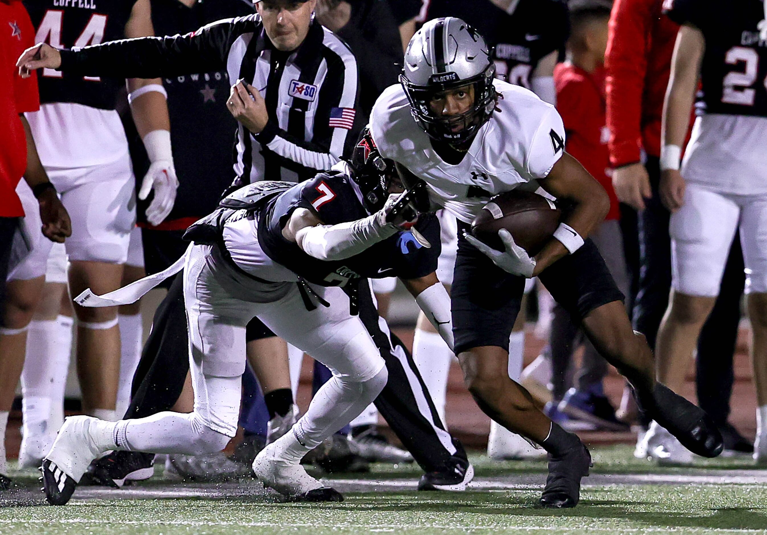 Denton Guyer wide receiver Josiah Martn (4) makes a reception against Coppell cornerback...