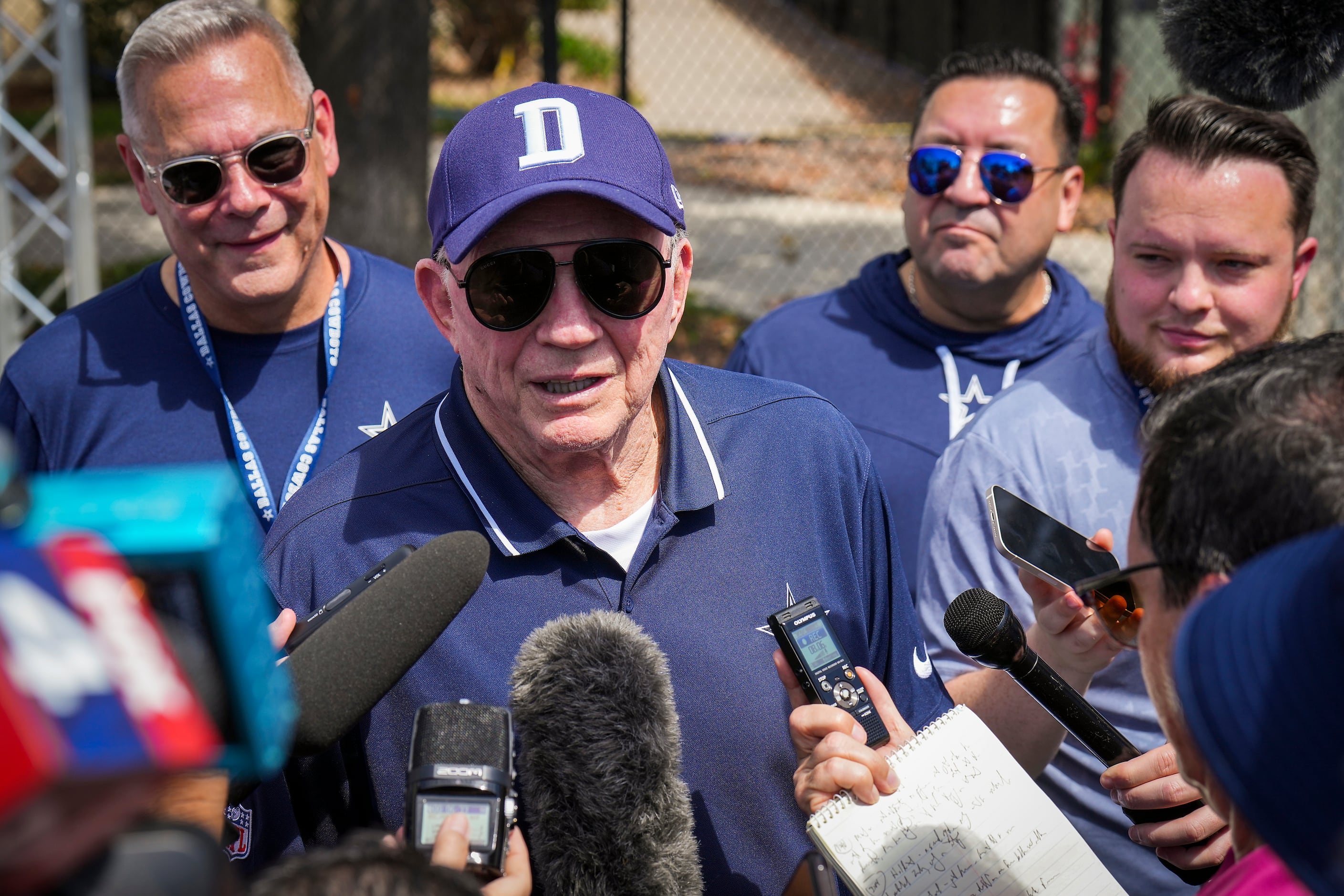 Dallas Cowboys Super Bowl ring Jerry Jones gave Clarence Thomas