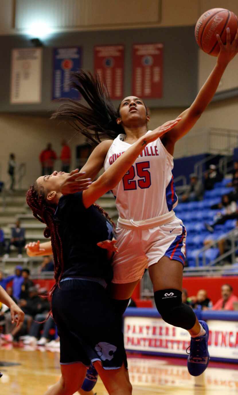 Duncanville guard Deja Kelly (25) skies over the defense of Lovejoy's (Georgia) Mariah...