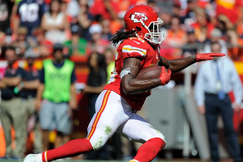 FILE- In this Oct. 11, 2015 file photo, Kansas City Chiefs running back Jamaal Charles (25)...