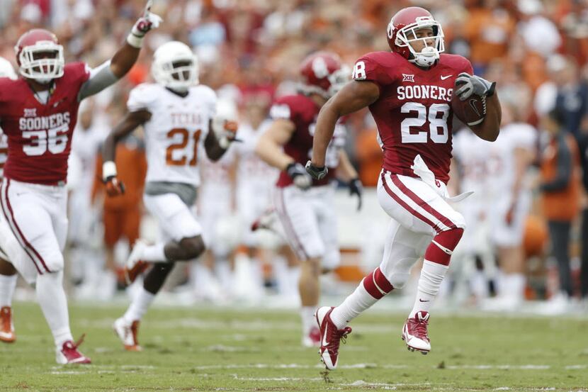 Oklahoma Sooners running back Alex Ross (28) rushes for a 91-yard kickoff return in the...
