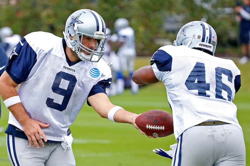 Dallas Cowboys quarterback Tony Romo (9) hands the ball to running back Alfred Morris (46)...