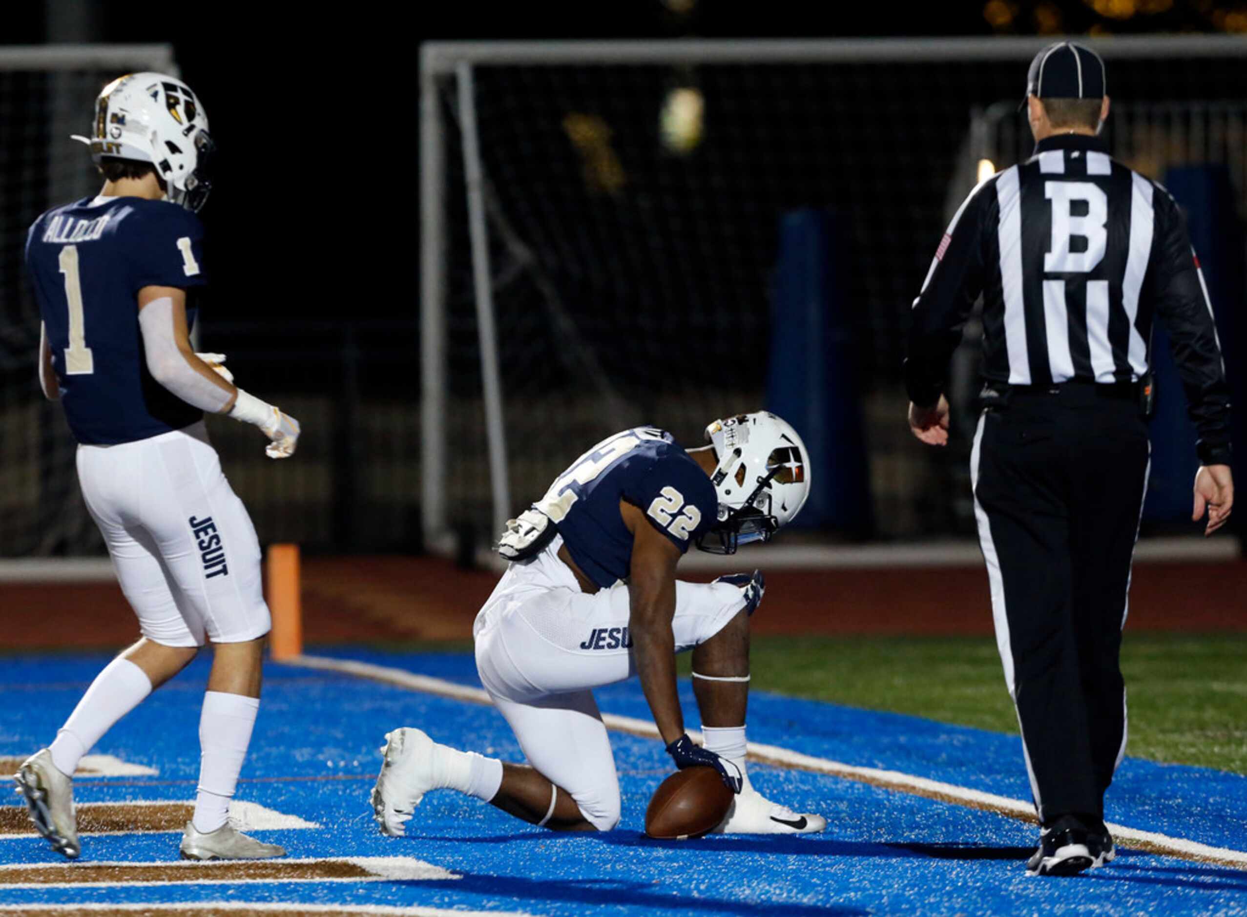 Jesuit WR EJ Smith (22), son of former Dallas Cowboys running back Emmitt Smith, takes a...