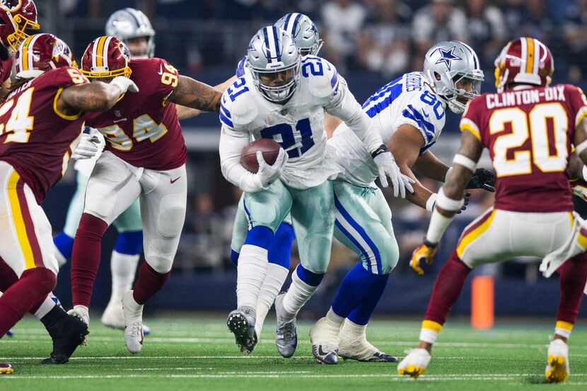 Dallas Cowboys running back Ezekiel Elliott (21) runs the ball during the first quarter of a...