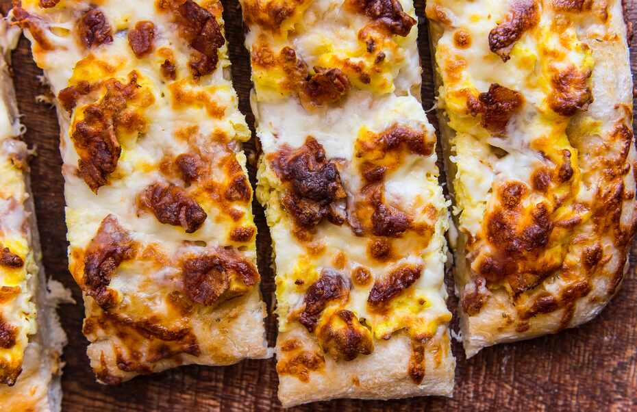 Make this: Sheet Pan Breakfast Pizza with Whataburger Sauce