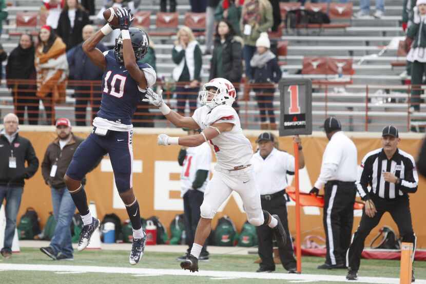 Allen's Theo Wease catches a pass for a touchdown during the UIL Class 6A Division I state...