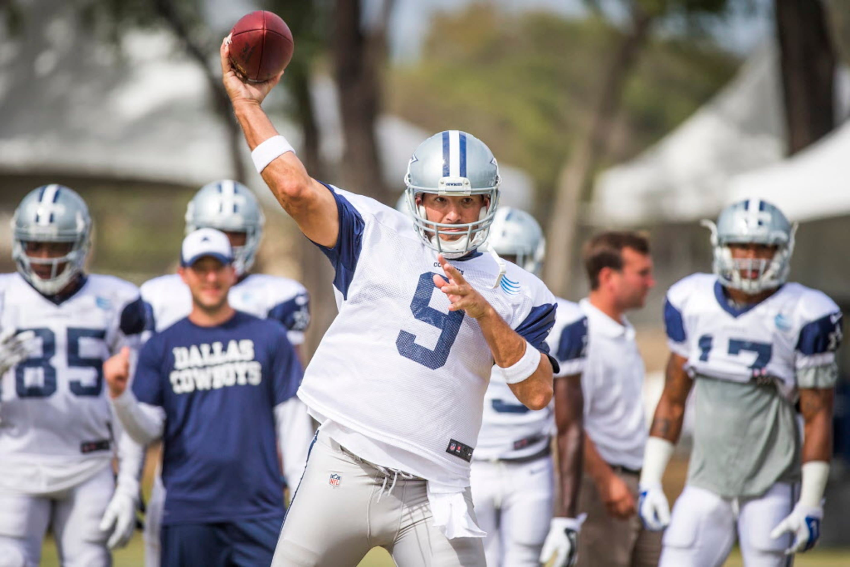 Tony Romo attempts to sneak into Cowboys' minicamp team drills by