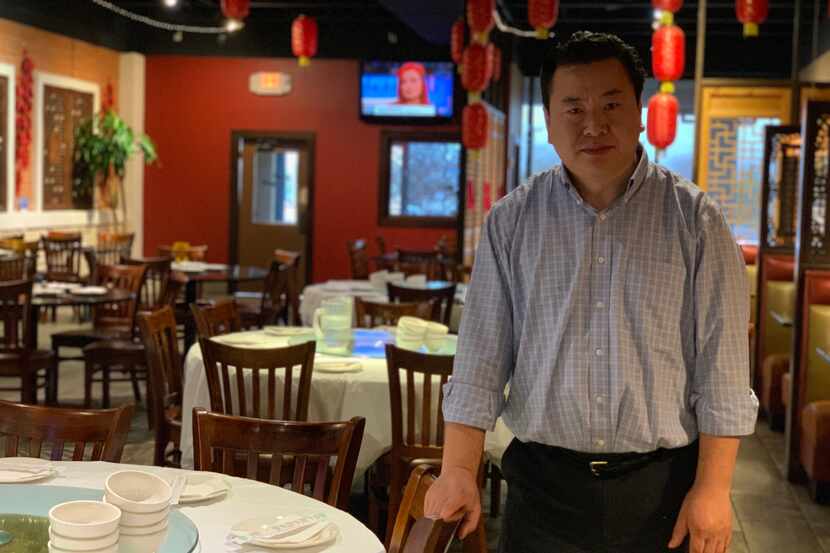 Dezmi Cao, 54, es propietario del restaurante Royal Sichuan, uno de los más populares de...