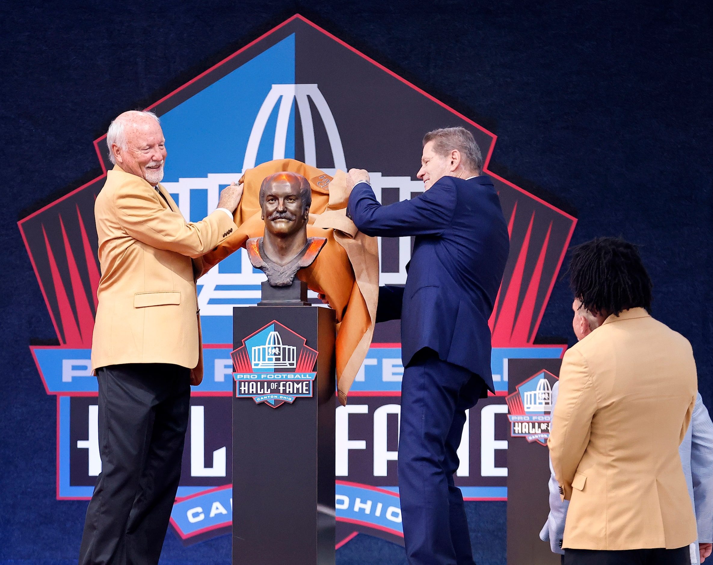 Pro Football Hall of Fame inductee Cliff Harris of the Dallas Cowboys (left) unveils his...