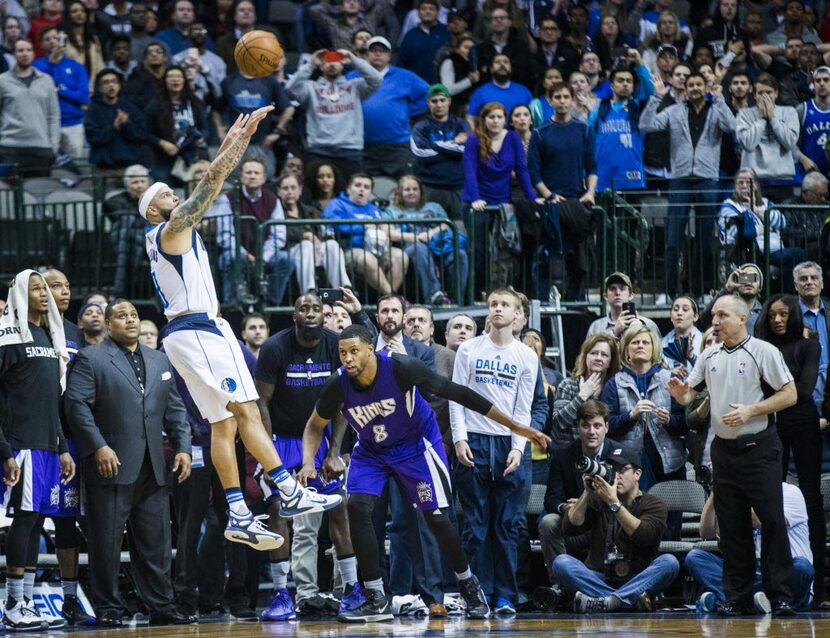 Dallas Mavericks guard Deron Williams (8) shoots a three-pointer in double overtime to win...