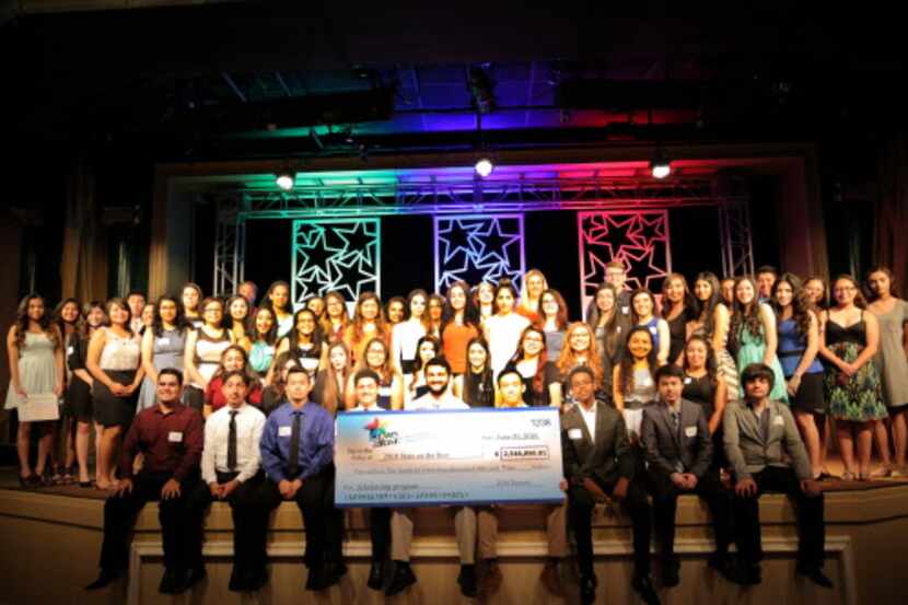 Los ganadores de las becas Stars on the Rise de la Greater Dallas Hispanic Chamber of...