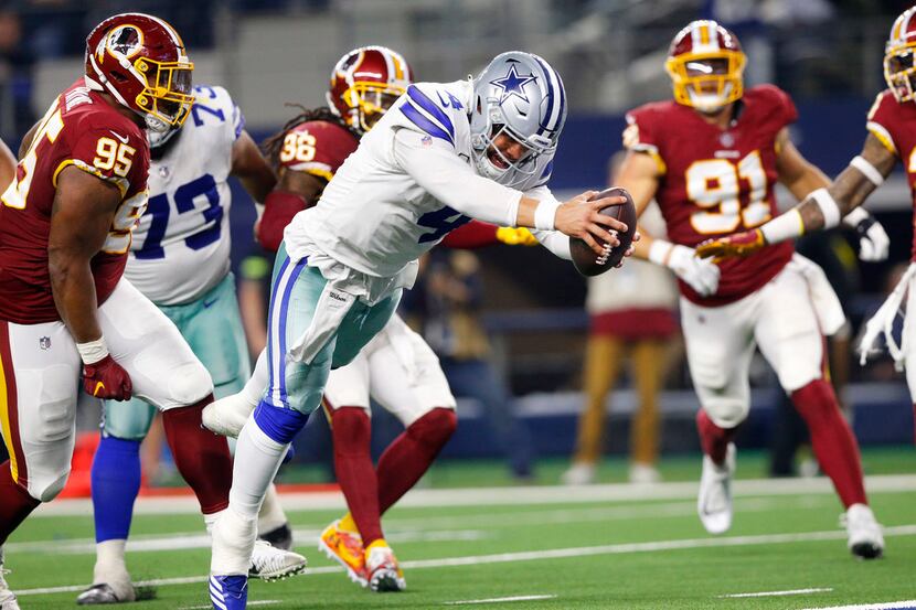 Dallas Cowboys quarterback Dak Prescott (4) dives across the goal line for a fourth quarter...
