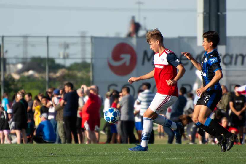 Beni Redzic sizes up the ball against Queretaro in the 2019 Dallas Cup Super Group.