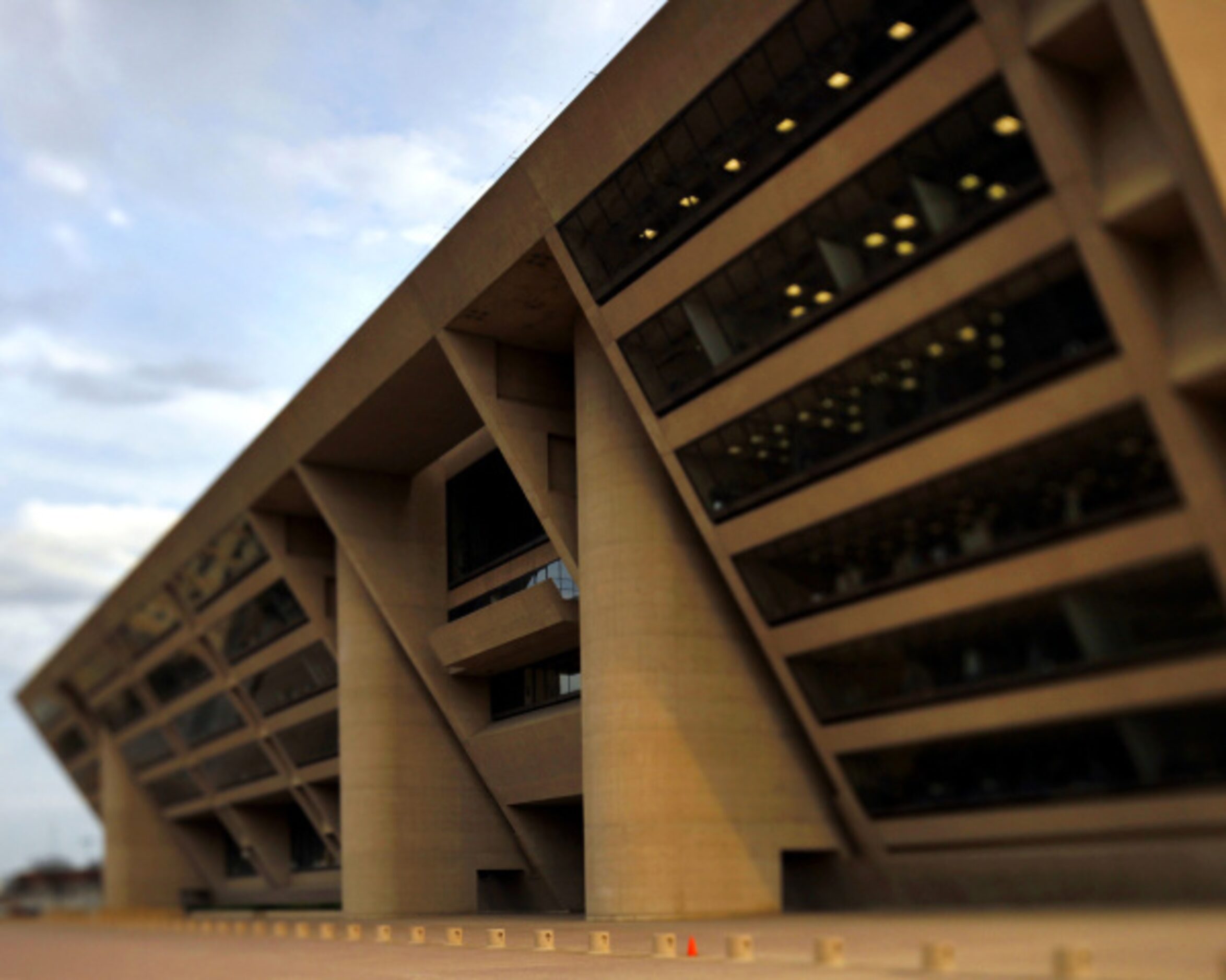 Dallas City Hall (I.M. Pei, 1978). The "brutalist" style pioneered by Le Corbusier, with...