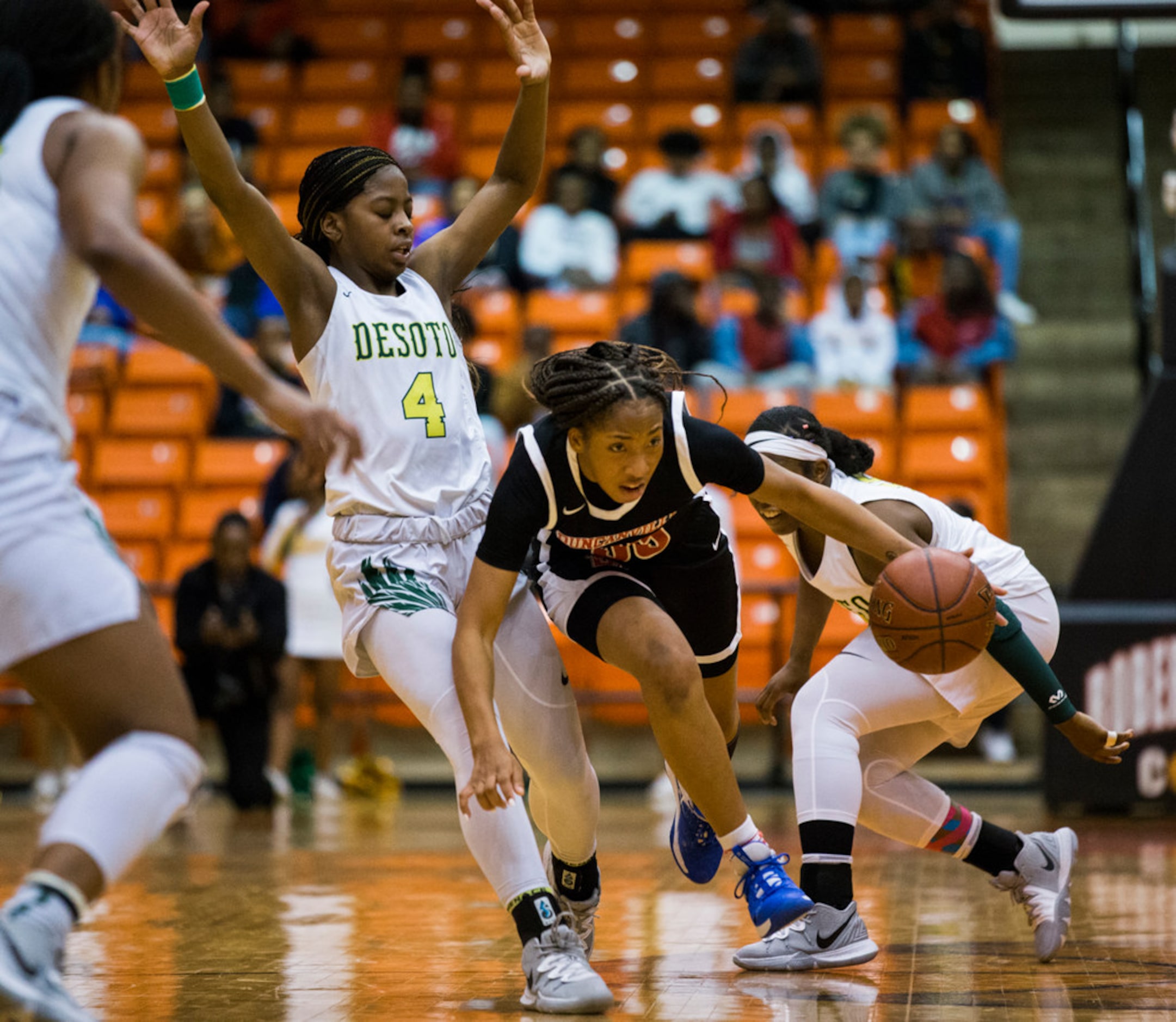 Duncanville's Nyah Wilson (33) gets past DeSoto's Ja'Mia Harris (4) during the second...