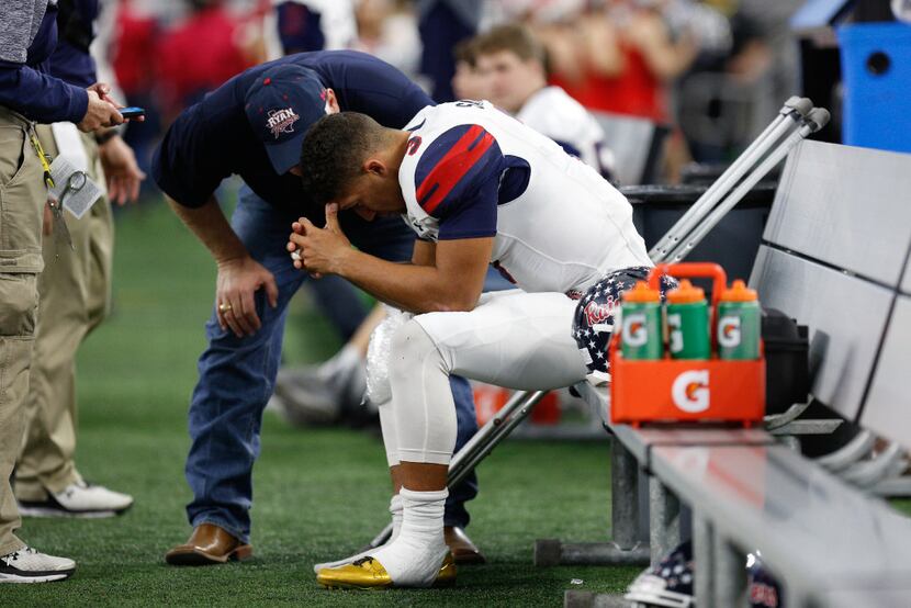 Ryan junior quarterback Spencer Sanders (3) sits on the sideline due to an injury at AT&T...