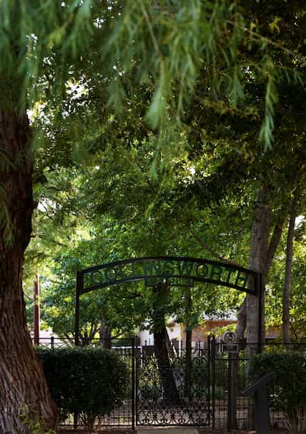 The entrance to Collinsworth Cemetery in Plano.