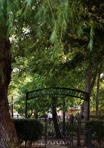 The entrance to Collinsworth Cemetery in Plano.