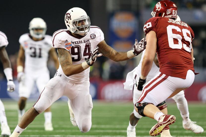 Texas A&M Aggies defensive end Damontre Moore (94) rushes against Oklahoma Sooners tackle...