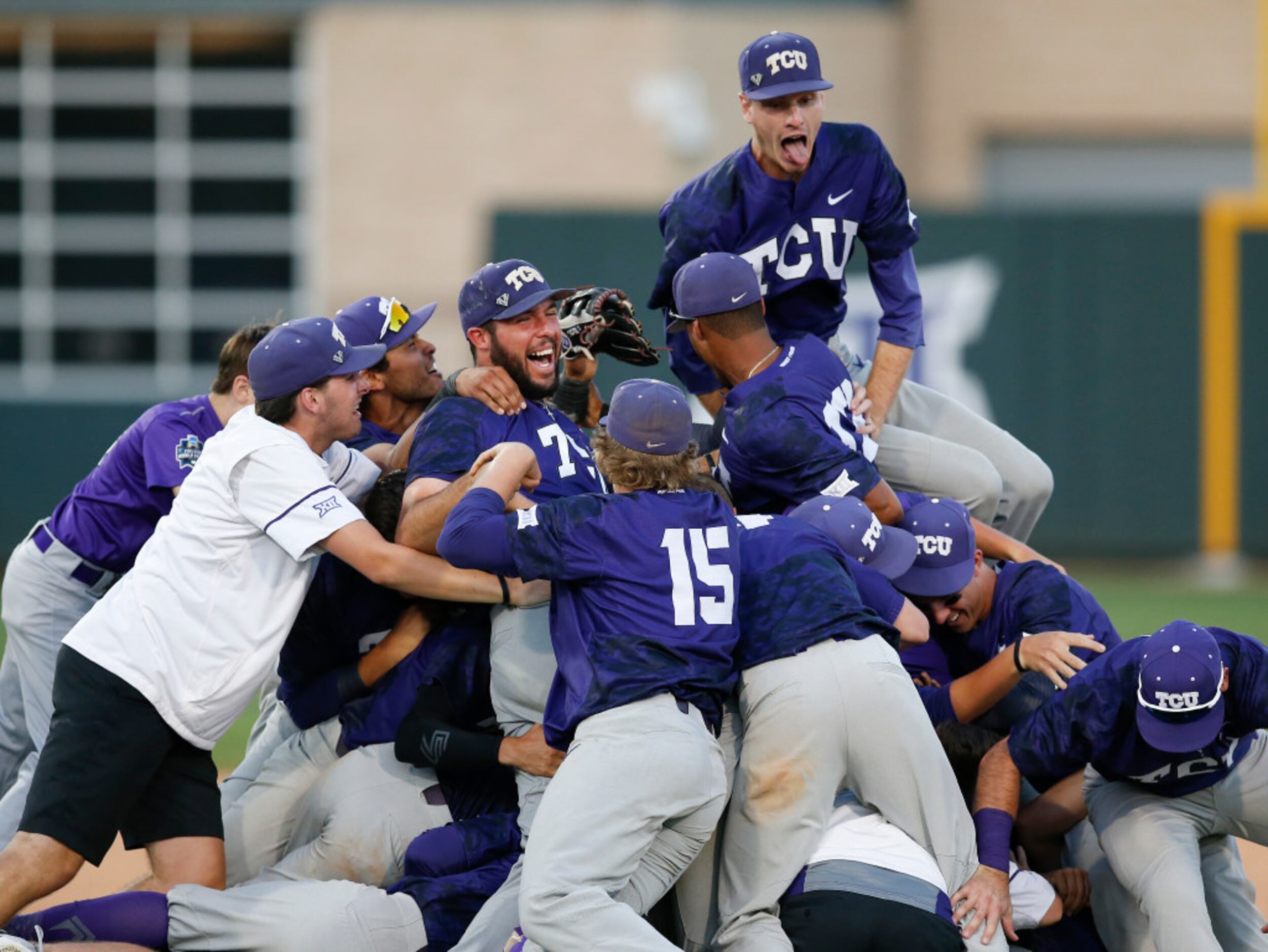 Campus Insiders' 2017 Tournament Of Uniforms: Baseball Region - Stadium