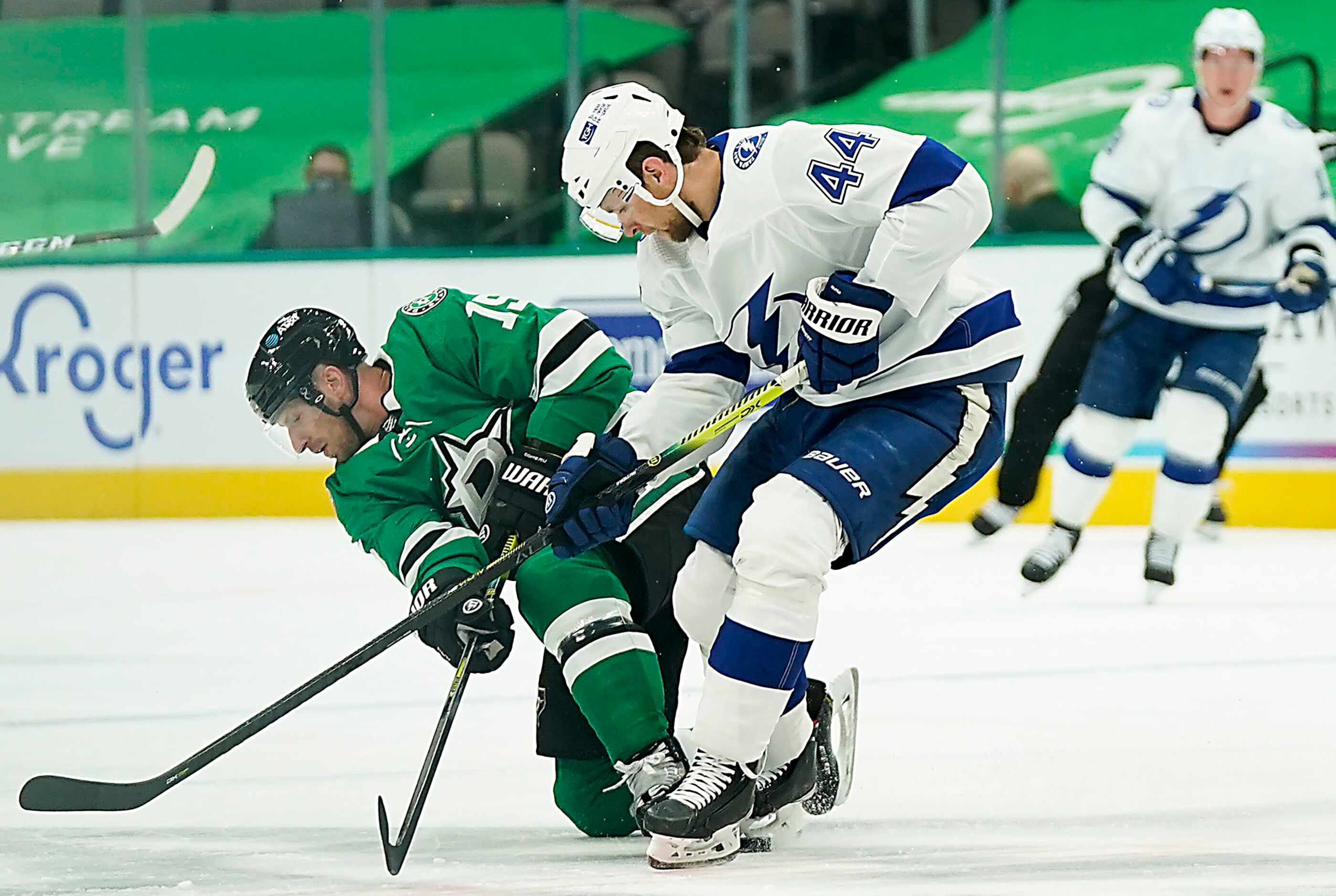 Dallas Stars left wing Blake Comeau (15) fights for the puck against Tampa Bay Lightning...