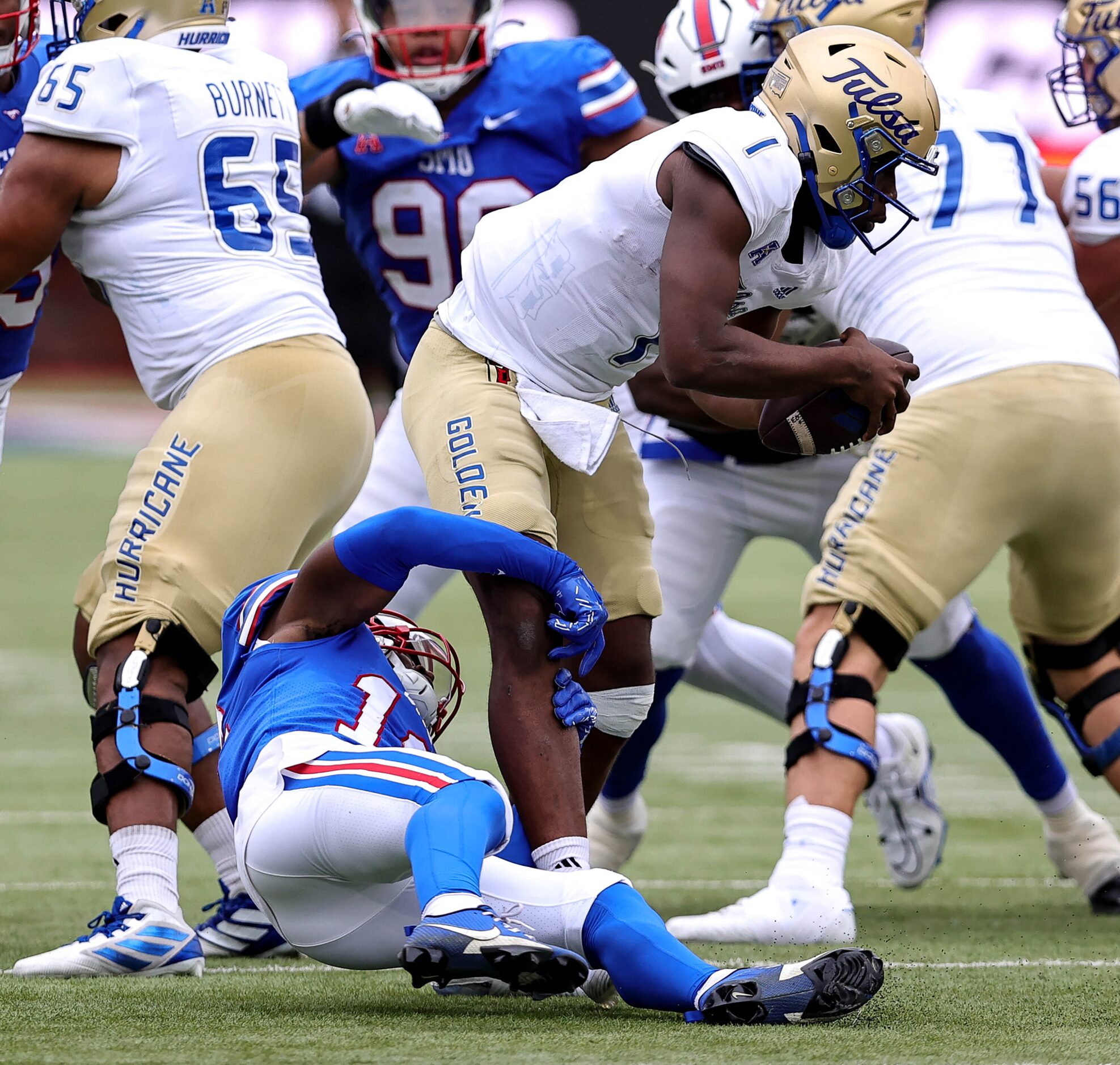 SMU safety Ahmaad Moses (16) tries to sack Tulsa quarterback Braylon Braxton (1) during the...