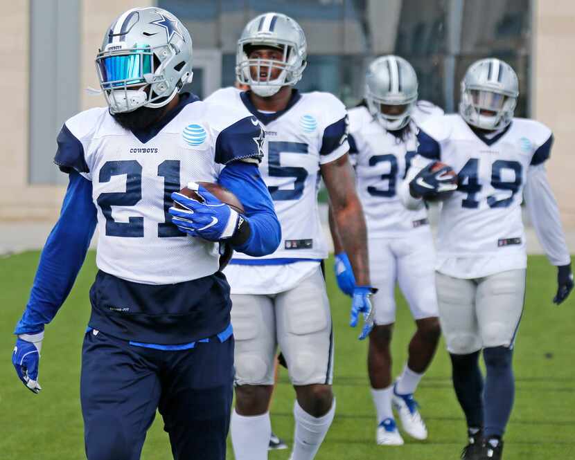 Dallas Cowboys running back Ezekiel Elliott (21) leads other running backs through drills...