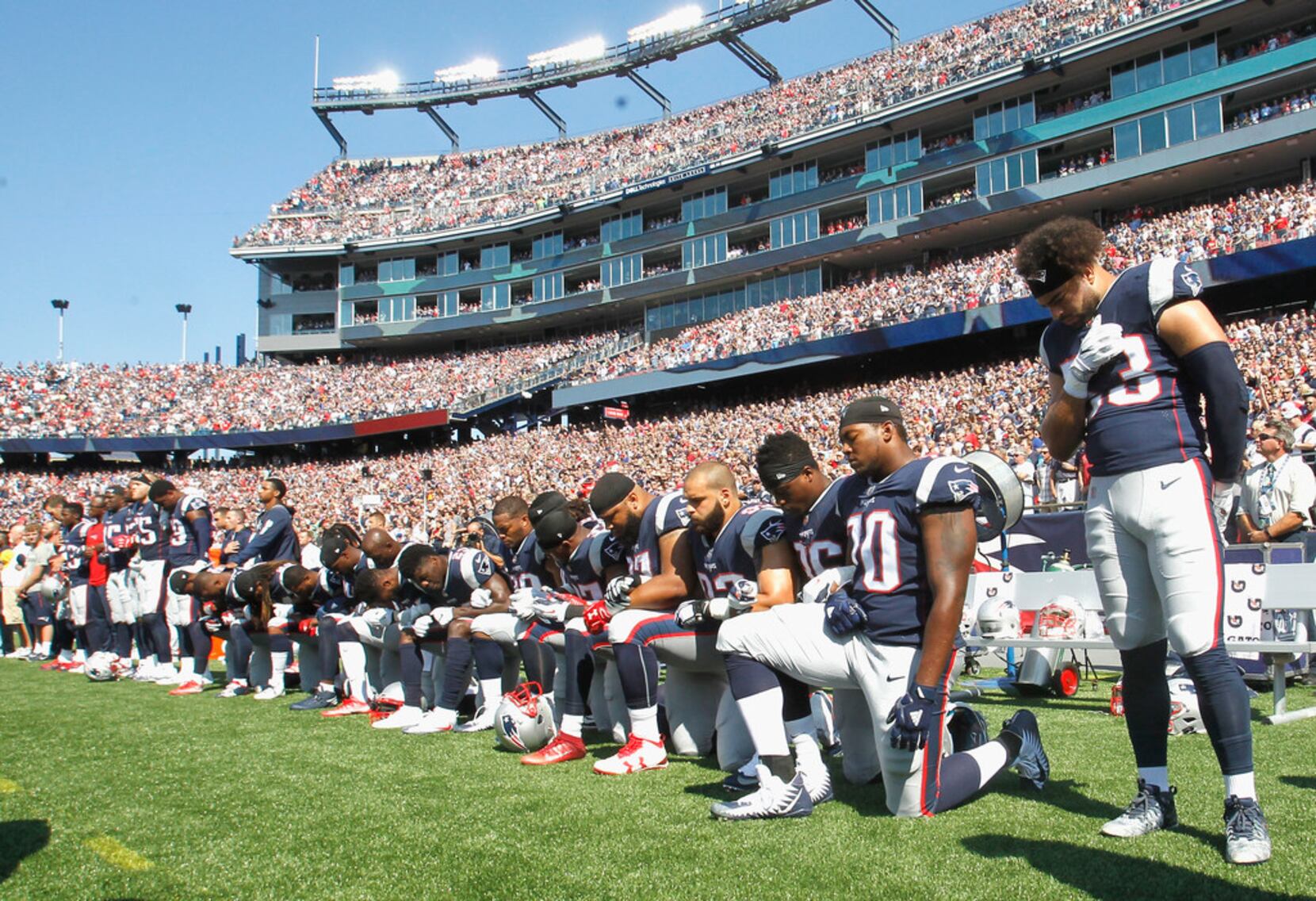 Steelers Stand For National Anthem In Baltimore - CBS Pittsburgh