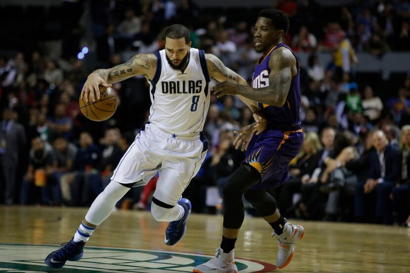 Deron Williams had a terrific night of running the Mavericks with 12 assists and just one...