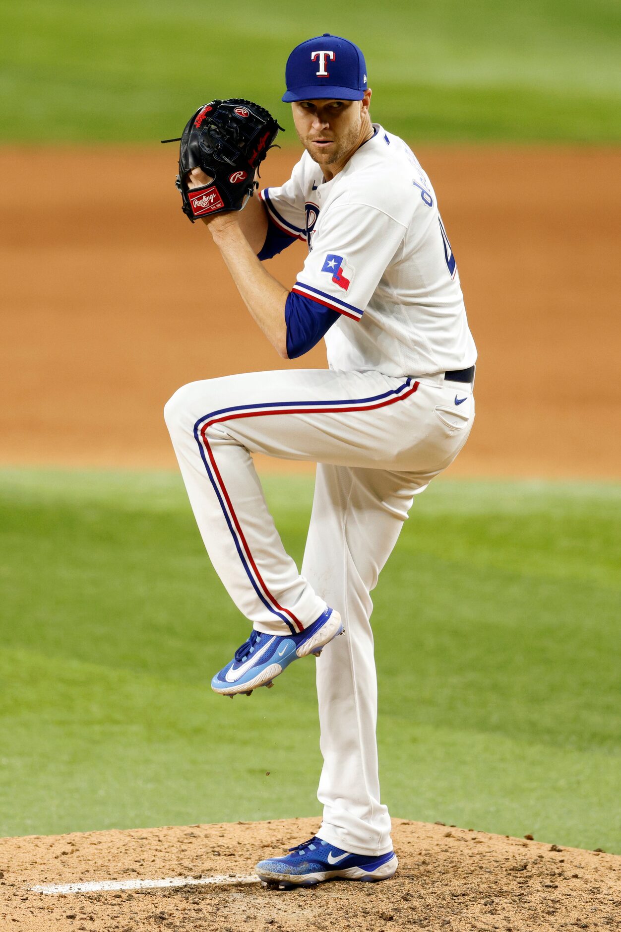 Texas Rangers starting pitcher Jacob deGrom (48) delivers a pitch during the seventh inning...