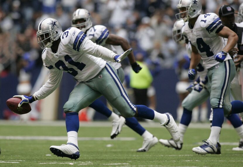 ORG XMIT: *S18EC75CE* Cowboys safety Roy Williams (31) celebrates a fumble recovery during...