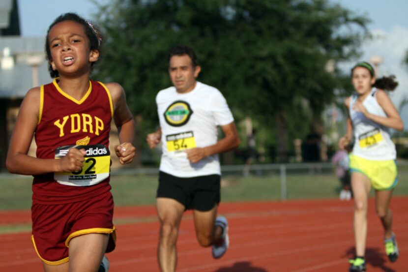 Camille Curry, 11, leads the pack against Cecilio Escamilla, center, and Ann Gehan, 13,...